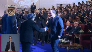 Le Président Al-Sissi salue les officiers et leurs familles