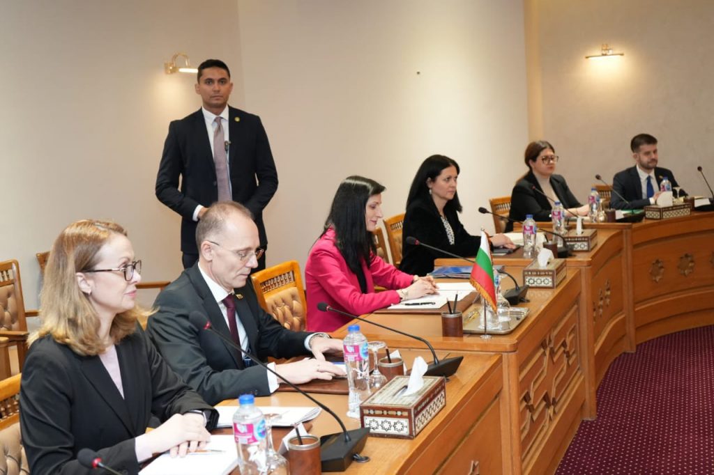 Tête-à-tête entre Choucri et la vice-Première ministre bulgare 8 - Le Progrès Egyptien Tête-à-tête entre Choucri et la vice-Première ministre bulgare 7 - Le Progrès Egyptien