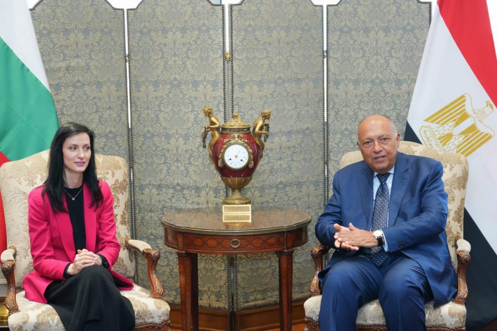 Tête-à-tête entre Choucri et la vice-Première ministre bulgare 6 - Le Progrès Egyptien Tête-à-tête entre Choucri et la vice-Première ministre bulgare 5 - Le Progrès Egyptien