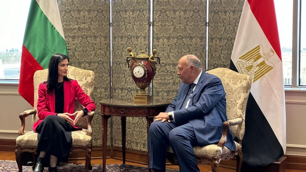 Tête-à-tête entre Choucri et la vice-Première ministre bulgare 4 - Le Progrès Egyptien Tête-à-tête entre Choucri et la vice-Première ministre bulgare 3 - Le Progrès Egyptien