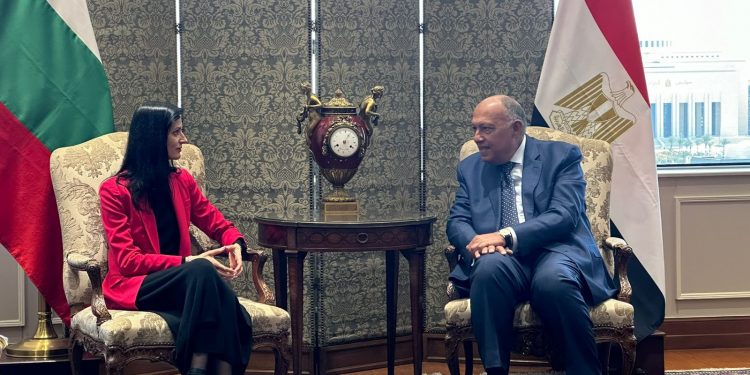 Tête-à-tête entre Choucri et la vice-Première ministre bulgare 2 - Le Progrès Egyptien Tête-à-tête entre Choucri et la vice-Première ministre bulgare 1 - Le Progrès Egyptien
