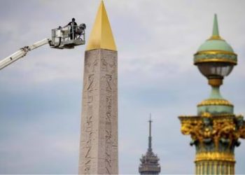L’obélisque de la Concorde de nouveau pointu, complet et doré