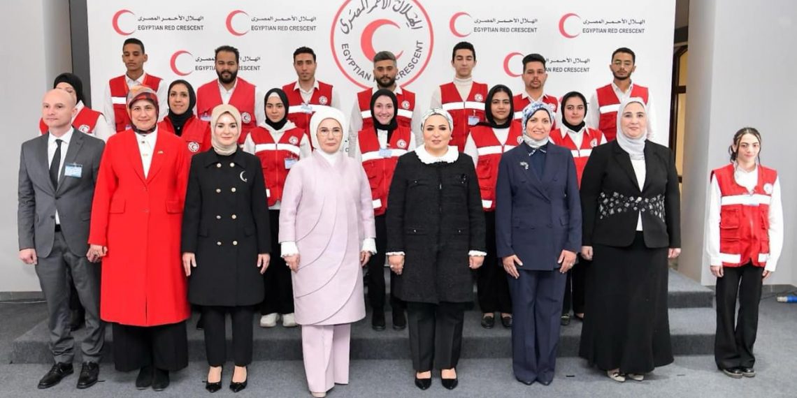 Entissar Al-Sissi et la première dame turque visitent le Croissant rouge égyptien 1 - Le Progrès Egyptien