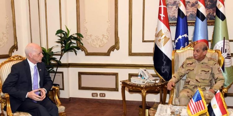 Le ministre de la Défense et une délégation de la chambre américaine des représentants examinent la crise à Gaza 2 - Le Progrès Egyptien Le ministre de la Défense et une délégation de la chambre américaine des représentants examinent la crise à Gaza 1 - Le Progrès Egyptien