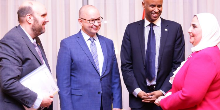 Al-Qabbaj reçoit le ministre canadien de coopération internationale 2 - Le Progrès Egyptien Al-Qabbaj reçoit le ministre canadien de coopération internationale 1 - Le Progrès Egyptien