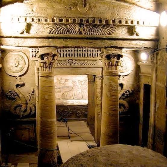 Les Catacombes de Kom Al Shoqafa à Alexandrie, un endroit chargé d’histoires 4 - Le Progrès Egyptien Les Catacombes de Kom Al Shoqafa à Alexandrie, un endroit chargé d’histoires 3 - Le Progrès Egyptien
