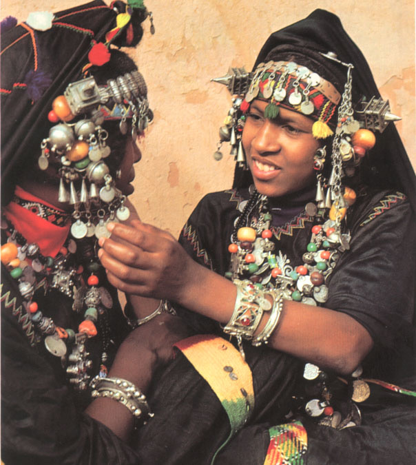 Parures et bijoux : Éclat culturel et symbolique traditionnel 20 - Le Progrès Egyptien Parures et bijoux : Éclat culturel et symbolique traditionnel 19 - Le Progrès Egyptien