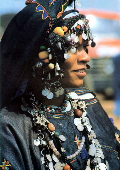 Parures et bijoux : Éclat culturel et symbolique traditionnel 18 - Le Progrès Egyptien Parures et bijoux : Éclat culturel et symbolique traditionnel 17 - Le Progrès Egyptien