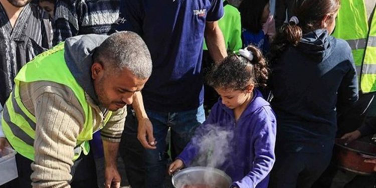 Croissant Rouge: Une "cuisine humanitaire" à Cheikh Zouwayed  1 - Le Progrès Egyptien