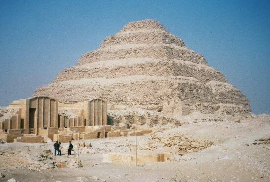 La Pyramide à degrés du roi Djoser 1 - Le Progrès Egyptien