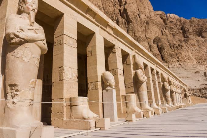 Une balade dans l’univers des royautés 4 - Le Progrès Egyptien Une balade dans l’univers des royautés 3 - Le Progrès Egyptien