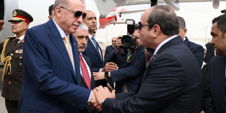 Le Président Al-Sissi accueille le Président Erdogan à l’aéroport du Caire 1 - Le Progrès Egyptien