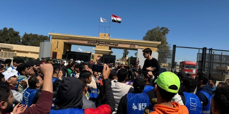 Terminal de Rafah : Une pose de solidarité avec les Palestiniens 1 - Le Progrès Egyptien