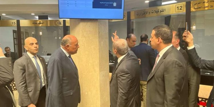 Riyad : Choucri visite le siège de l'ambassade et du consulat égyptien 2 - Le Progrès Egyptien Riyad : Choucri visite le siège de l'ambassade et du consulat égyptien 1 - Le Progrès Egyptien