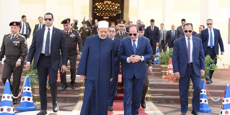 Al-Sissi accomplit la prière du vendredi à la mosquée du maréchal Tantaoui 1 - Le Progrès Egyptien
