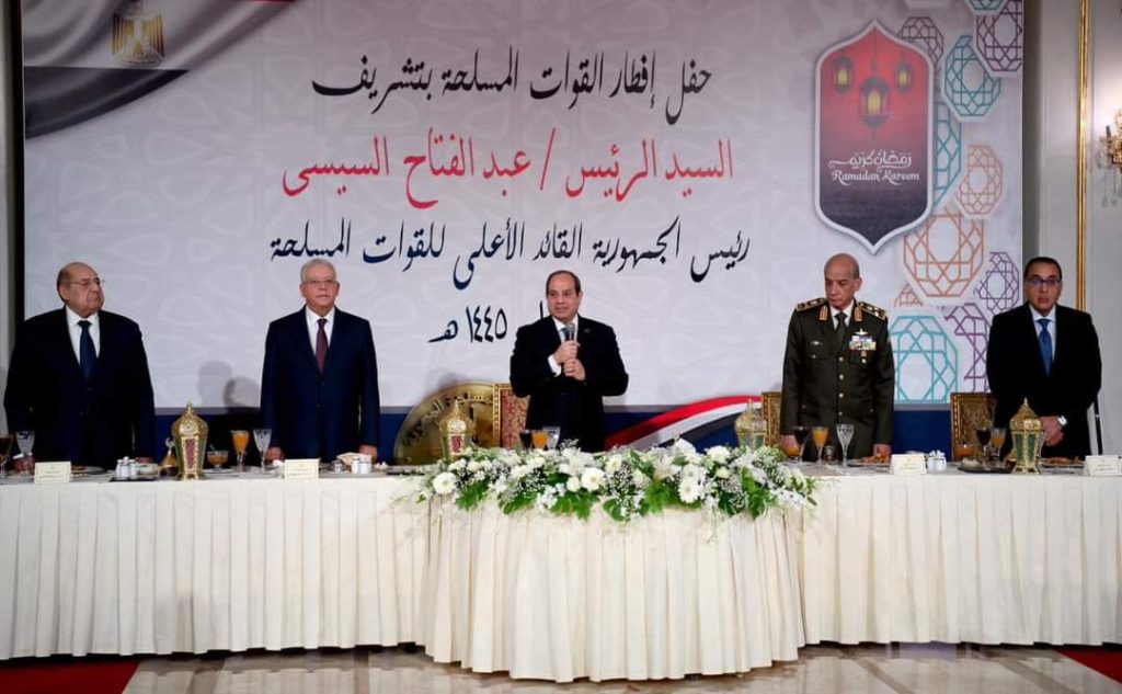 Le Président Abdel Fattah Al-Sissi à l'Iftar annuel des Forces armées 8 - Le Progrès Egyptien Le Président Abdel Fattah Al-Sissi à l'Iftar annuel des Forces armées 7 - Le Progrès Egyptien