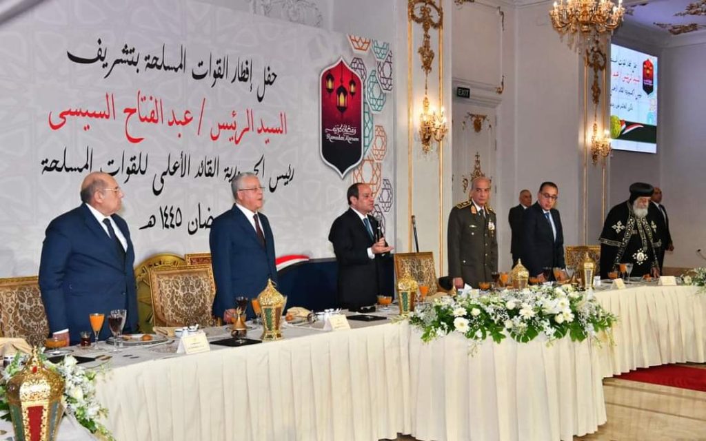 Le Président Abdel Fattah Al-Sissi à l'Iftar annuel des Forces armées 4 - Le Progrès Egyptien Le Président Abdel Fattah Al-Sissi à l'Iftar annuel des Forces armées 3 - Le Progrès Egyptien