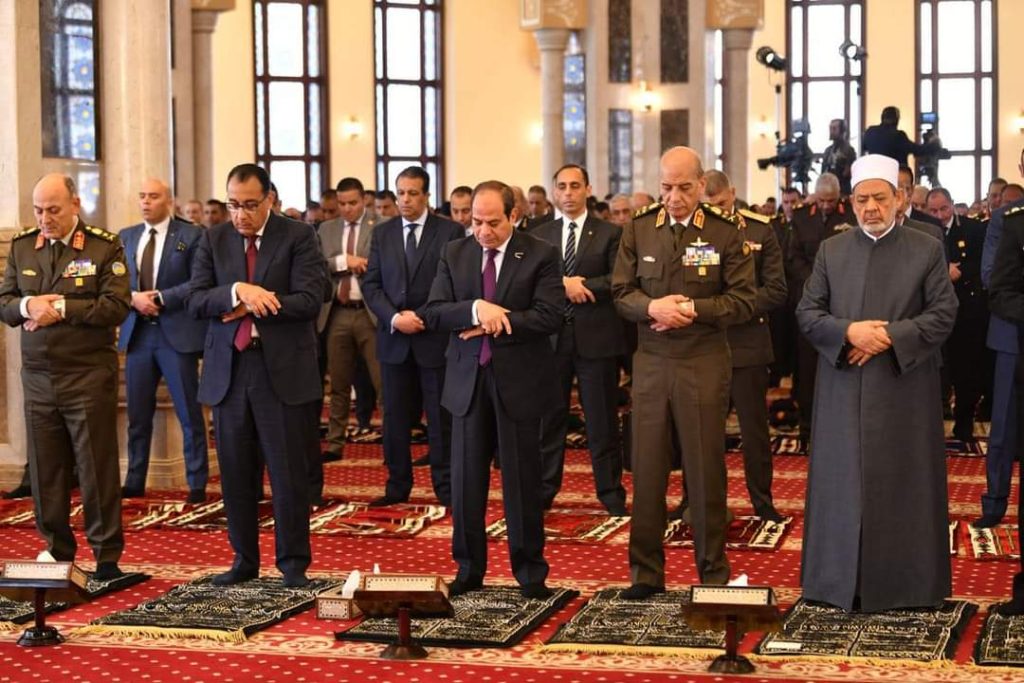 Al-Sissi accomplit la prière du vendredi à la mosquée du maréchal Tantaoui 14 - Le Progrès Egyptien Al-Sissi accomplit la prière du vendredi à la mosquée du maréchal Tantaoui 13 - Le Progrès Egyptien