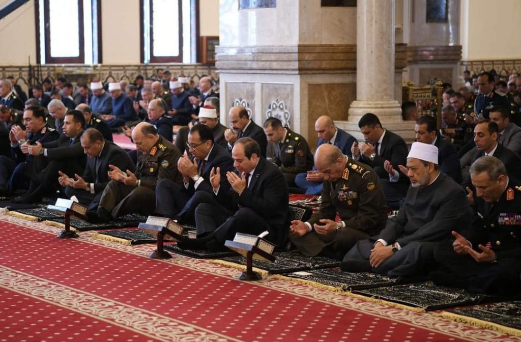 Al-Sissi accomplit la prière du vendredi à la mosquée du maréchal Tantaoui 8 - Le Progrès Egyptien Al-Sissi accomplit la prière du vendredi à la mosquée du maréchal Tantaoui 7 - Le Progrès Egyptien