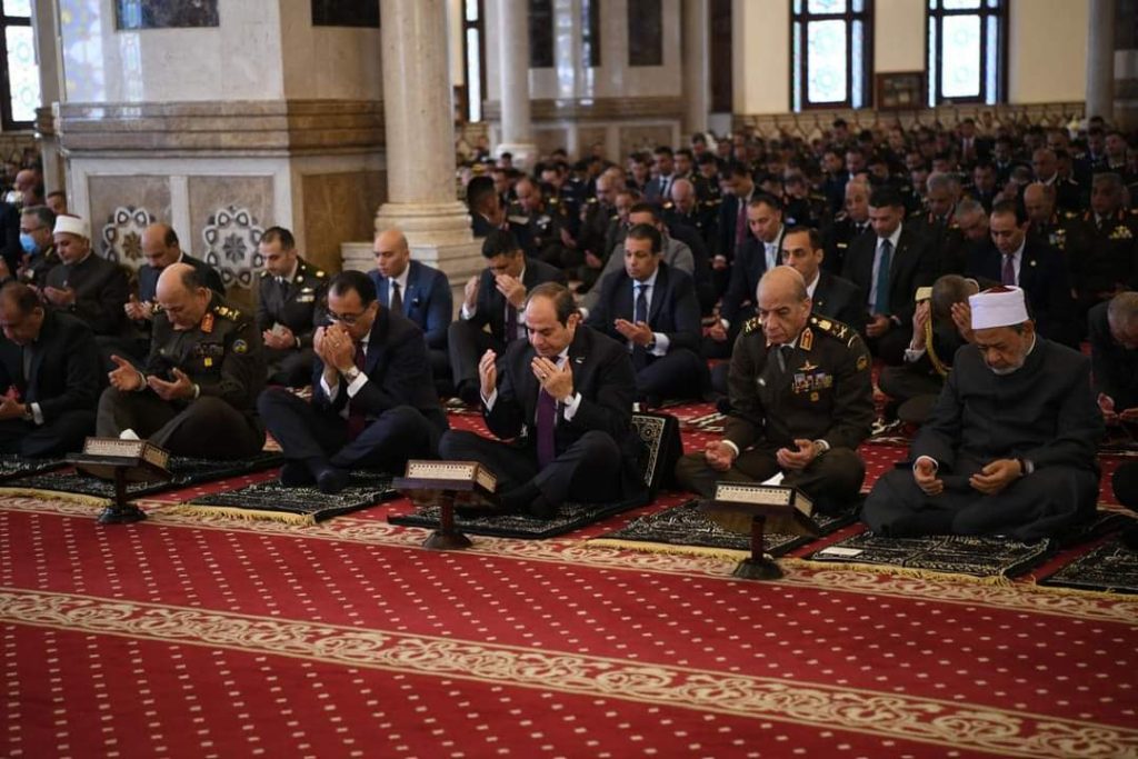 Al-Sissi accomplit la prière du vendredi à la mosquée du maréchal Tantaoui 6 - Le Progrès Egyptien Al-Sissi accomplit la prière du vendredi à la mosquée du maréchal Tantaoui 5 - Le Progrès Egyptien