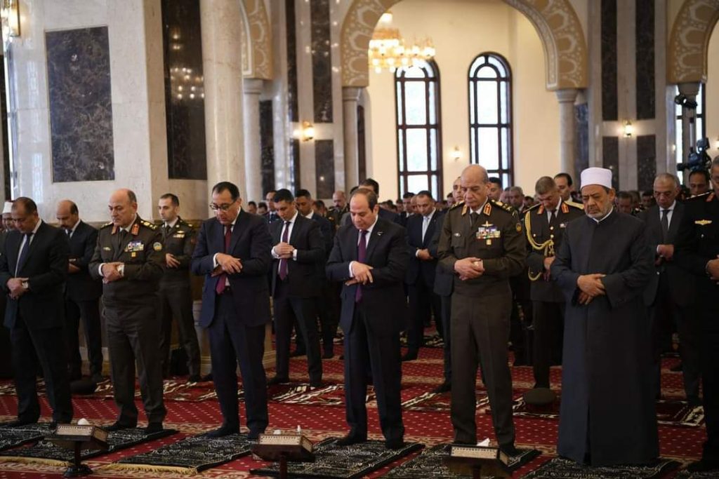 Al-Sissi accomplit la prière du vendredi à la mosquée du maréchal Tantaoui 4 - Le Progrès Egyptien Al-Sissi accomplit la prière du vendredi à la mosquée du maréchal Tantaoui 3 - Le Progrès Egyptien