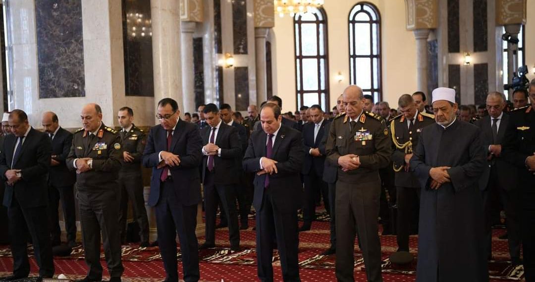 Al-Sissi accomplit la prière du vendredi à la mosquée du maréchal Tantaoui 1 - Le Progrès Egyptien