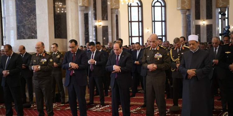 Al-Sissi accomplit la prière du vendredi à la mosquée du maréchal Tantaoui 2 - Le Progrès Egyptien Al-Sissi accomplit la prière du vendredi à la mosquée du maréchal Tantaoui 1 - Le Progrès Egyptien