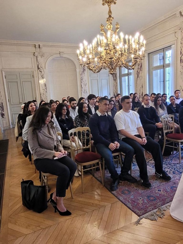 Soirée amicale et dialogue ouvert entre l’ambassadeur d’Egypte à Paris et les étudiants égyptiens 6 - Le Progrès Egyptien Soirée amicale et dialogue ouvert entre l’ambassadeur d’Egypte à Paris et les étudiants égyptiens 5 - Le Progrès Egyptien