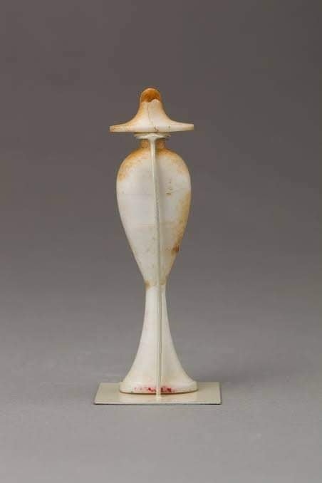Un flacon de parfum, icône de l’époque amarnienne 4 - Le Progrès Egyptien Un flacon de parfum, icône de l’époque amarnienne 3 - Le Progrès Egyptien