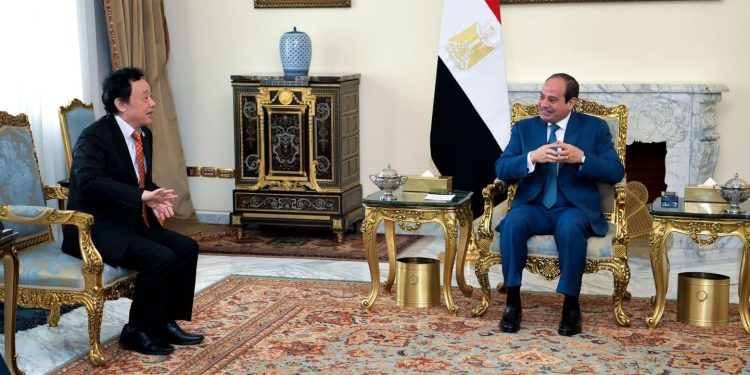Entretien du Président Al-Sissi et le directeur de la FAO 2 - Le Progrès Egyptien Entretien du Président Al-Sissi et le directeur de la FAO 1 - Le Progrès Egyptien