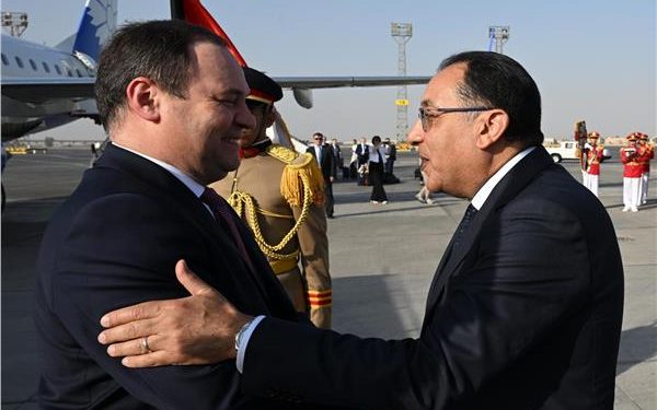 Madbouli reçoit son homologue biélorusse 2 - Le Progrès Egyptien Madbouli reçoit son homologue biélorusse 1 - Le Progrès Egyptien