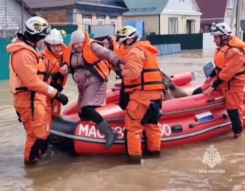 Inondations en Russie : "Situation critique" à Orsk 2 - Le Progrès Egyptien Inondations en Russie : "Situation critique" à Orsk 1 - Le Progrès Egyptien