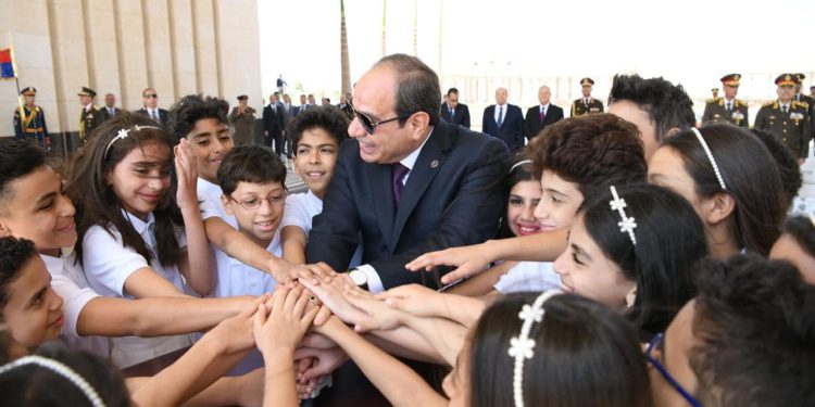 Al-Sissi hisse le drapeau égyptien sur le mât le plus haut du monde 2 - Le Progrès Egyptien Al-Sissi hisse le drapeau égyptien sur le mât le plus haut du monde 1 - Le Progrès Egyptien