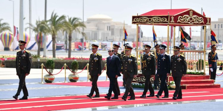 Al-Sissi dépose une gerbe de fleurs au mémorial de la Place du Peuple 1 - Le Progrès Egyptien