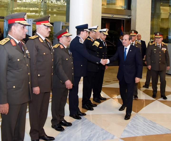 Al-Sissi assiste à un banquet de Sohour organisé par les Forces Armées 4 - Le Progrès Egyptien Al-Sissi assiste à un banquet de Sohour organisé par les Forces Armées 3 - Le Progrès Egyptien