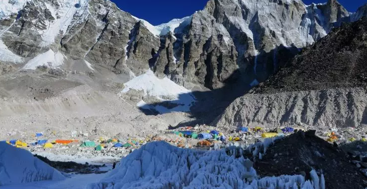 Il y a 10 ans, l’avalanche meurtrière de l’Everest changeait les conditions de vie 1 - Le Progrès Egyptien