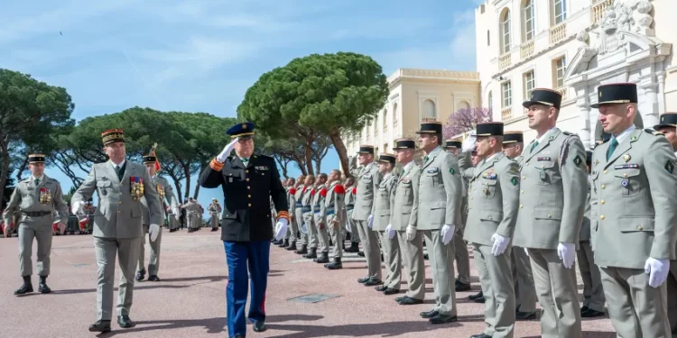 Prince Albert II, présence symbolique à la remise des képis blancs 2 - Le Progrès Egyptien Prince Albert II, présence symbolique à la remise des képis blancs 1 - Le Progrès Egyptien