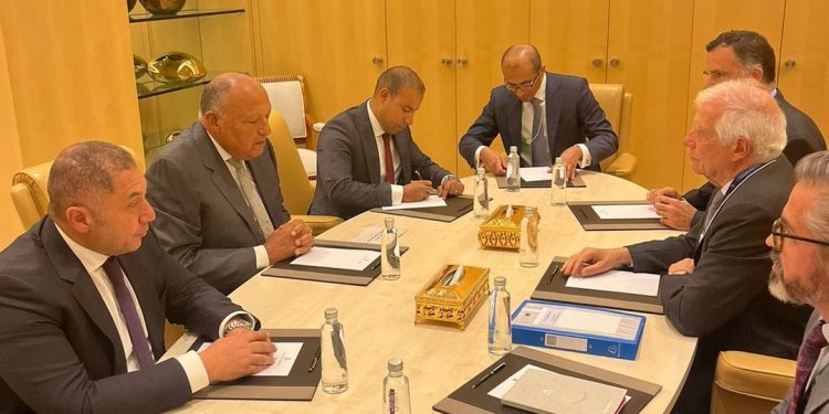 Choucri et le Haut représentant de l'UE pour les AE examinent les développements à Gaza 2 - Le Progrès Egyptien Choucri et le Haut représentant de l'UE pour les AE examinent les développements à Gaza 1 - Le Progrès Egyptien