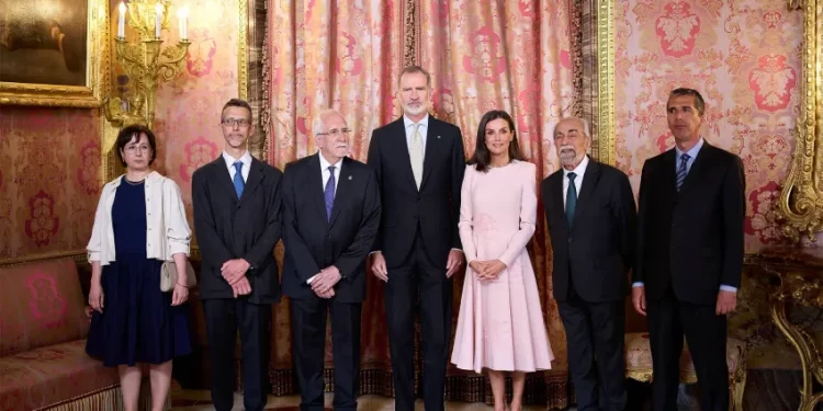 Letizia d’Espagne sort la petite robe rose, pari réussi 1 - Le Progrès Egyptien
