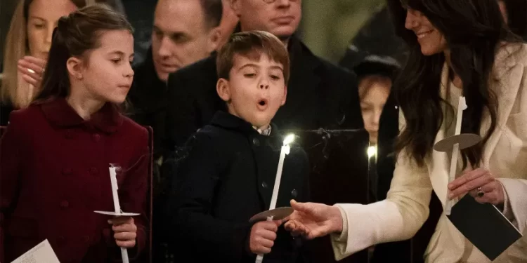 Grimaces et bêtises: Le prince Louis, chouchou des photographes 1 - Le Progrès Egyptien