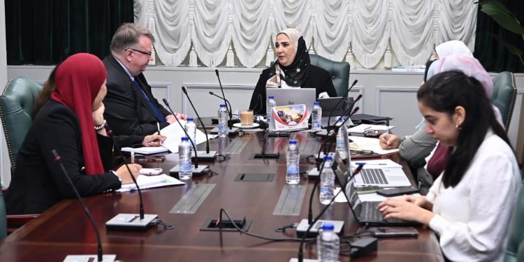 La ministre de la Solidarité s'entretient avec le directeur de l'OIT au Caire 2 - Le Progrès Egyptien La ministre de la Solidarité s'entretient avec le directeur de l'OIT au Caire 1 - Le Progrès Egyptien