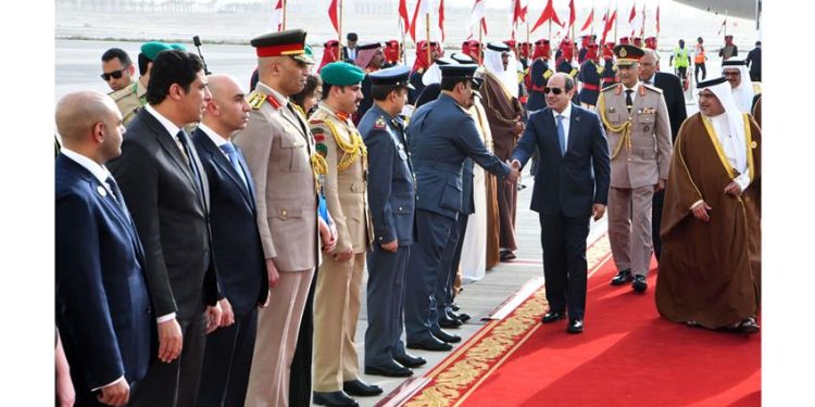Sommet arabe: Al-Sissi rencontre le roi de Bahreïn 2 - Le Progrès Egyptien Sommet arabe: Al-Sissi rencontre le roi de Bahreïn 1 - Le Progrès Egyptien