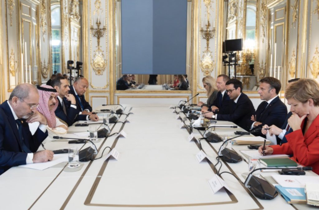 Choucri et les ministres des affaires étrangères du Qatar, de la Jordanie et de l'Arabie saoudite rencontrent Macron à Paris 8 - Le Progrès Egyptien Choucri et les ministres des affaires étrangères du Qatar, de la Jordanie et de l'Arabie saoudite rencontrent Macron à Paris 7 - Le Progrès Egyptien