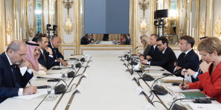 Choucri et les ministres des affaires étrangères du Qatar, de la Jordanie et de l'Arabie saoudite rencontrent Macron à Paris 2 - Le Progrès Egyptien Choucri et les ministres des affaires étrangères du Qatar, de la Jordanie et de l'Arabie saoudite rencontrent Macron à Paris 1 - Le Progrès Egyptien