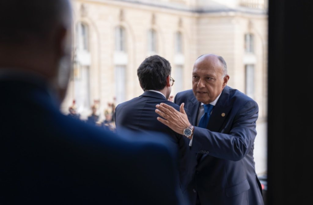 Choucri et les ministres des affaires étrangères du Qatar, de la Jordanie et de l'Arabie saoudite rencontrent Macron à Paris 6 - Le Progrès Egyptien Choucri et les ministres des affaires étrangères du Qatar, de la Jordanie et de l'Arabie saoudite rencontrent Macron à Paris 5 - Le Progrès Egyptien