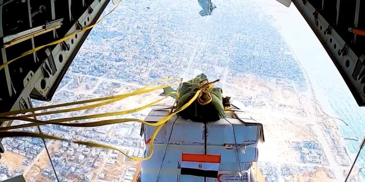 L'Egypte effectue des largages d'aide sur Gaza 2 - Le Progrès Egyptien L'Egypte effectue des largages d'aide sur Gaza 1 - Le Progrès Egyptien