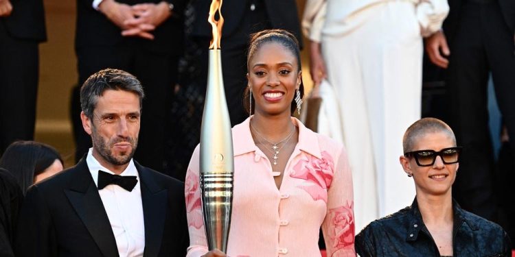 La flamme olympique monte les marches du festival de Cannes 1 - Le Progrès Egyptien