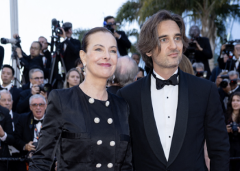 Cannes 2024 : Carole Bouquet opte pour la sobriété
