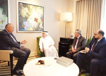 Choucri à “Akbar Al-Khalij” : Les Arabes ont parlé d’une seule voix au Sommet de Bahrein