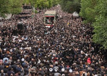 Rassemblements massifs et cortège solennel au dernier hommage au défunt président iranien